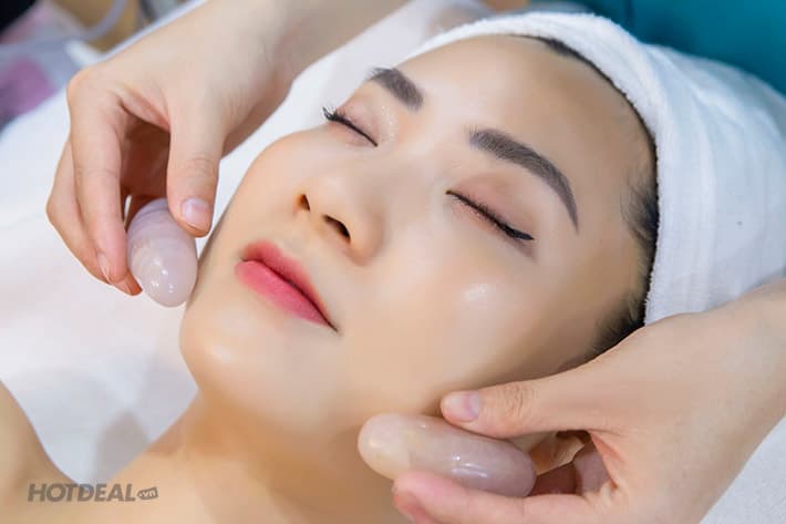361754-phuong-phap-doc-quyen-massage-mat-da-thach-anh-lam-thanh-loc-tre-hoa-da-tuoi-sang-va-giai-stress-tai-tham-my-tqueen’s-beauty-body (7).jpg